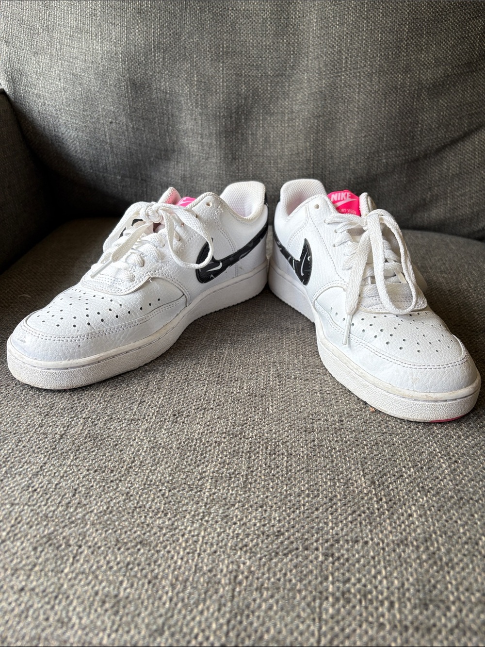 Nike Women’s White Low-Top Sneakers with Black Swoosh size 8